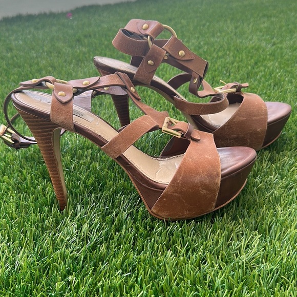 Guess platform heels. - Picture 3 of 5